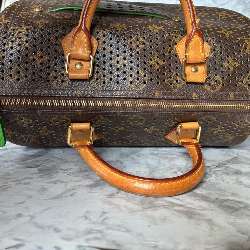 Louis Vuitton Perforated Speedy 30 Green with matching Key Cles Pochette - Picture 5 of 16